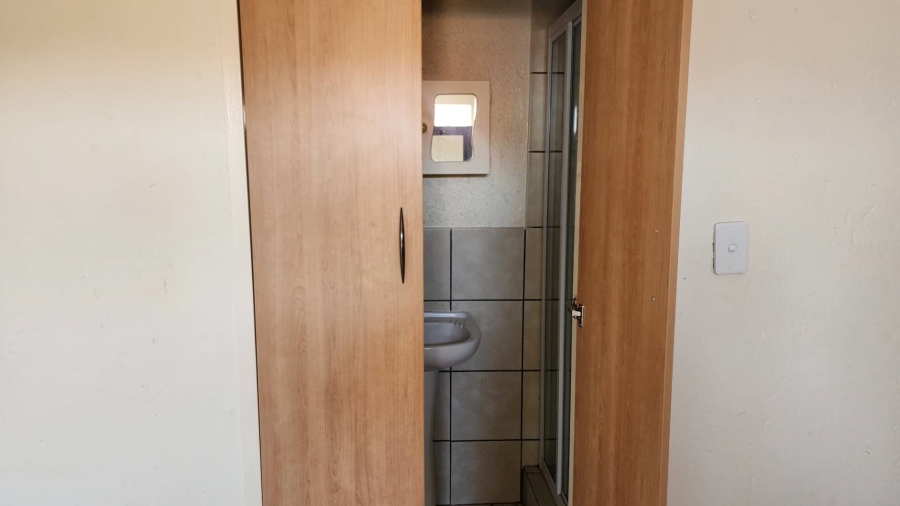 2 Bedroom Property for Sale in Waterval East North West